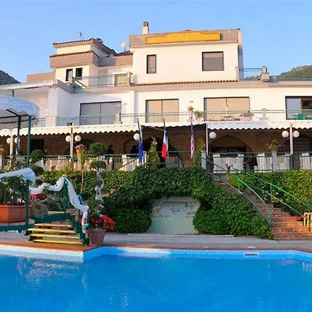 Diecimare Hotel 3*